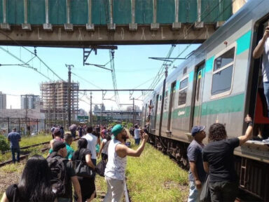 Via(i)Mobilidade: Trem de linha privatizada da CPTM descarrila em São Paulo