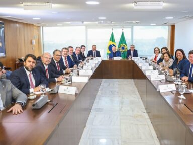 Líder e vice-líderes se reúnem com Lula e discutem medidas para retomar o crescimento econômico