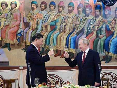 Xi Jinping convida Putin a visitar a China