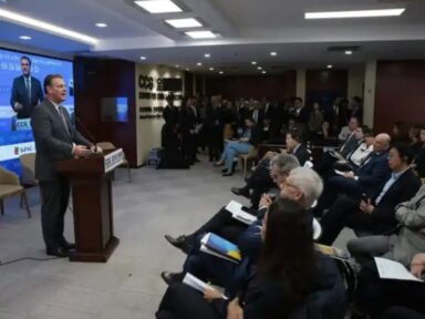 Em Pequim, Fávaro avança nos acordos com a China e critica ‘provocações’ dos últimos 4 anos