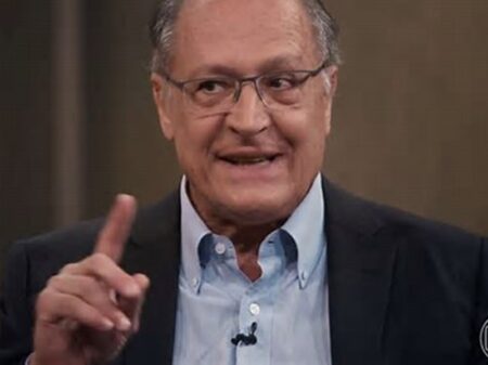 Vice-presidente Geraldo Alckmin critica golpistas e elogia Comandante do Exército