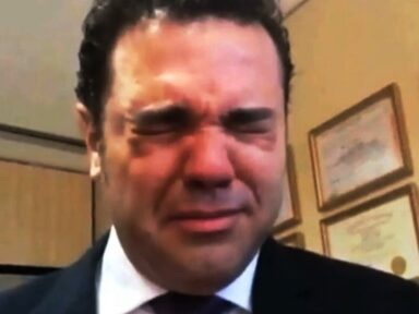 Bolsonarista instigador de golpes baba na gravata contra o Comandante do Exército