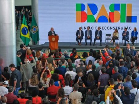 Lula critica ‘distribuição predatória’ de dividendos da Petrobrás