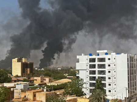 ONU, Liga Árabe, União Africana, pedem cessar-fogo no Sudão