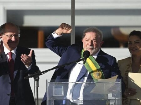 Governo investiu R$ 112 bilhões em cem dias e Lula diz que “isso é só o começo”