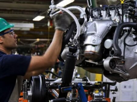 Sem demanda, produção industrial cai 0,2%