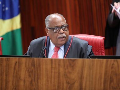 TSE nega pedido do “mito” e mantém ação sobre reunião com embaixadores sob sigilo