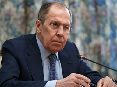 “EUA usa chantagem para obter votos nos fóruns internacionais”, denuncia Lavrov