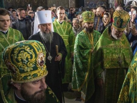 Zakharova condena “silêncio dos EUA” frente à perseguição do regime de Kiev aos cristãos