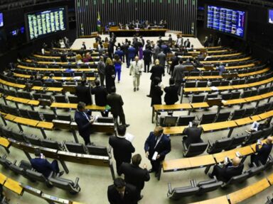 Reajuste salarial de 9% a servidores é aprovado no Congresso e segue para sanção presidencial