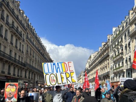 Centrais Sindicais levam 1,5 milhão às ruas da França contra ataque de Macron à aposentadoria