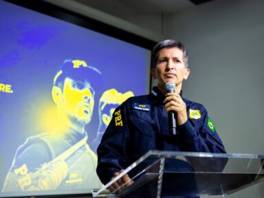 Exonerado após criticar Bolsonaro na pandemia, Fernando Oliveira assume chefia da PRF no Paraná