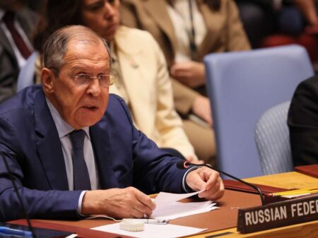 EUA gera crise ao atropelar Carta da ONU para impor seus ditames, alerta Lavrov
