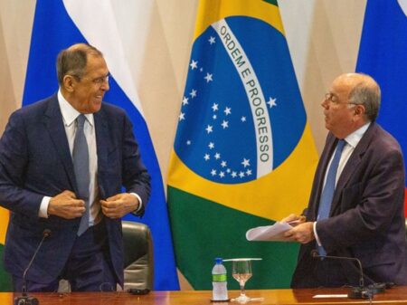 Lula recebe Lavrov, que formaliza convite de Putin para visitar a Rússia