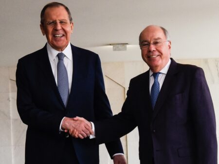 Em encontro com Lavrov, chanceler brasileiro critica sanções à Rússia e defende “paz duradoura”