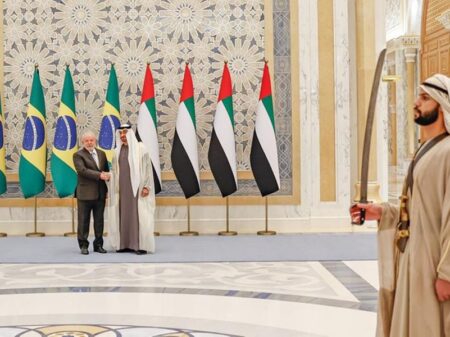 Presidente assina em Abu Dhabi memorandos comerciais e de ação climática