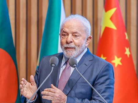 “É preciso que os Estados Unidos parem de incentivar a guerra”, diz Lula
