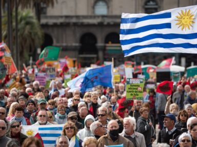 Aposentados uruguaios exigem pensões dignas e reajuste dos benefícios