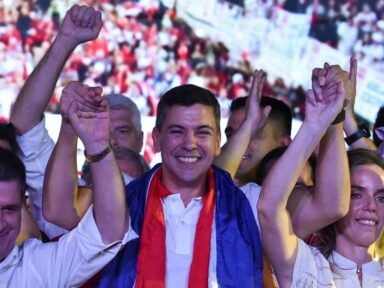 Santiago Peña, do partido governista Colorado, vence eleições no Paraguai