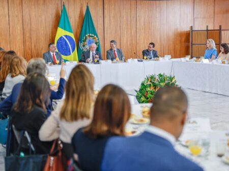 “Se a meta está errada, muda-se a meta”, afirma Lula sobre os juros altos e as metas do BC