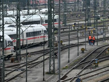Ferroviários e aeroviários da Alemanha fazem greve contra arrocho salarial