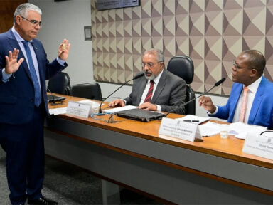Ministro Silvio de Almeida repele encenação do bolsonarista Girão: “Um escárnio”