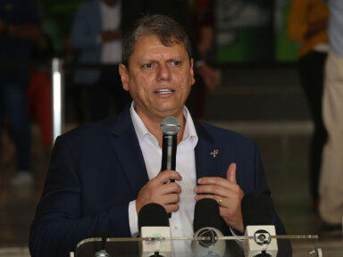 Tarcísio diz que não vai priorizar Educação e quer reduzir orçamento da área em São Paulo
