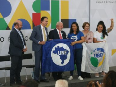 Governo libera R$ 2,4 bilhões para recompor orçamento das universidades federais cortado por Bolsonaro