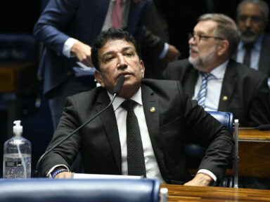 Magno Malta é denunciado ao Conselho de Ética e STF por fala sobre racismo contra Vini Jr.
