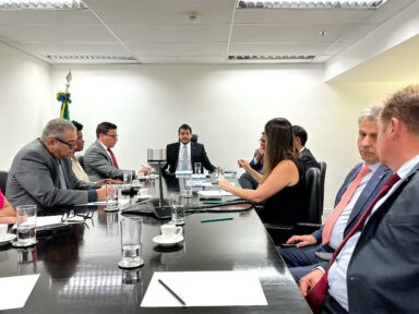 Deputados denunciam à AGU irregularidades da tentativa de Ratinho Jr. de privatizar a Copel