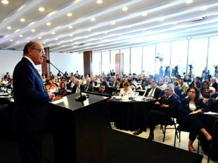 Não é possível ter o maior juro do mundo sem inflação de demanda, afirma Alckmin