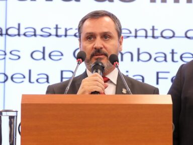 PF investigará se Jair usou carteira de vacinação falsa para entrar nos EUA, diz diretor