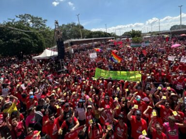 “Reajuste de 6% é insuficiente”, afirmam professores do DF, que mantêm greve