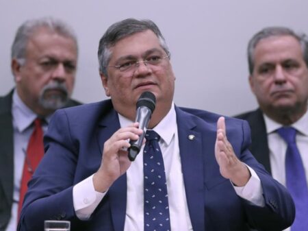 “Conspirar contra a saúde pública é corrupção gravíssima”, diz Flávio Dino sobre a fraude de Jair