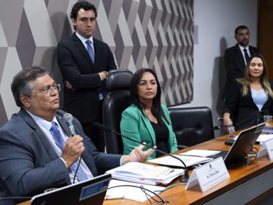“Se o senhor é da Swat, eu sou dos Vingadores”, diz Flávio Dino ao bolsonarista Marcos do Val