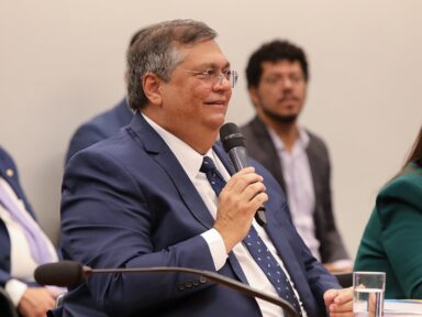 “Minha mão e voz não tremem quando enfrento fascista”, diz Flávio Dino sobre ameaças