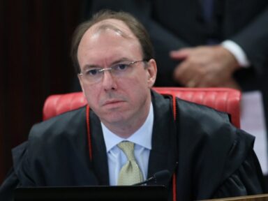 PF descobre reunião secreta do ‘mito’ com ministro do TSE
