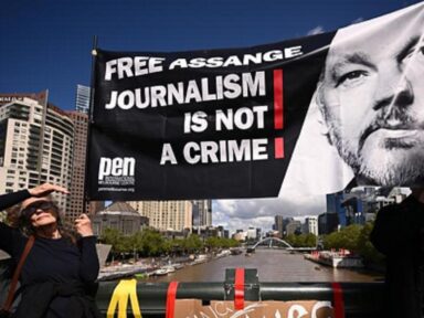 No Dia Mundial da Liberdade de Imprensa, jornalistas exigem fim à prisão de Assange