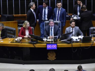 Lira defende cortar salário de deputados bolsonaristas que têm apelado para baixaria