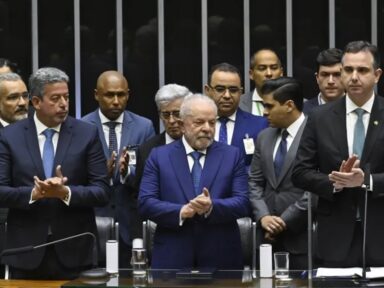 Lula articula com Lira, ministros e líderes do Congresso MP da estrutura ministerial