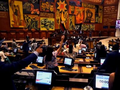 Assembleia instala processo de impeachment do presidente do Equador