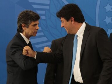 Deixar morrer por Covid “foi decisão deliberada de Bolsonaro”, diz ex-ministro da Saúde
