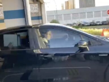 Mulher do faz-tudo de Bolsonaro admite na PF uso de cartão falso de vacinação