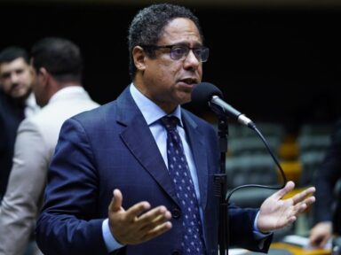 Orlando acolhe novas sugestões e diz que está “muito otimista” com o PL contra fake news