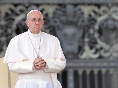 Papa condena agressão aos migrantes e exige que sejam “tratados com dignidade e respeito”