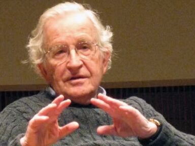 ‘Ucrânia não é ator livre; é dependente do que os EUA ditam’, diz Noam Chomsky