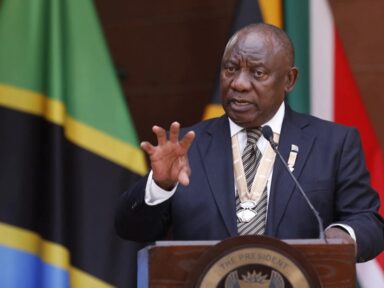 Presidente da África do Sul anuncia ida a Moscou e Kiev para propor abertura de negociações de paz