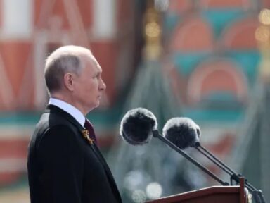 Putin saúda o Dia da Vitória e condena potências ocidentais que seguem a ideologia nazista