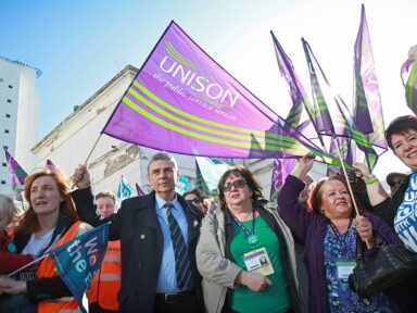 Governo inglês quer legalizar a contratação de fura-greves, denuncia sindicato Unison