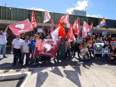 Servidores protestam contra teto de gastos para reajustes salariais e concursos públicos
